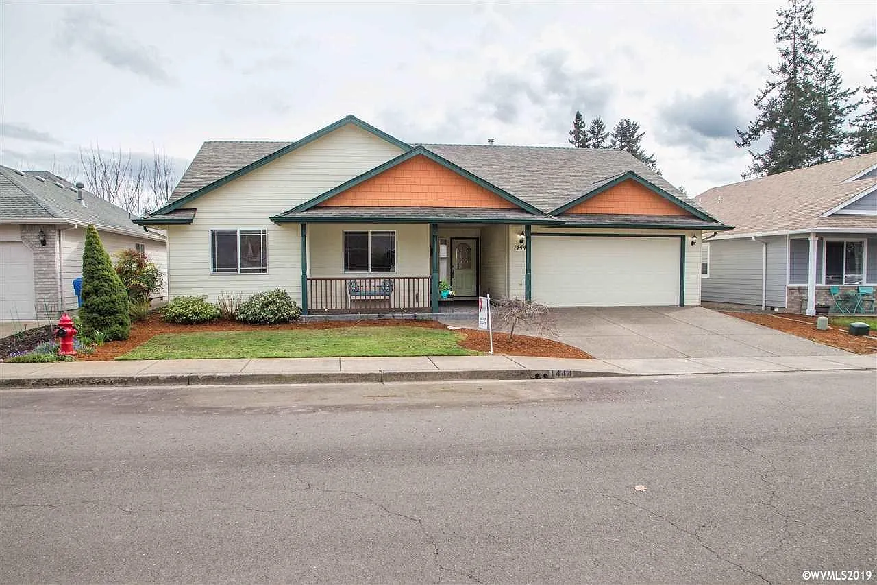 1444 Katie Ave NE photo 1