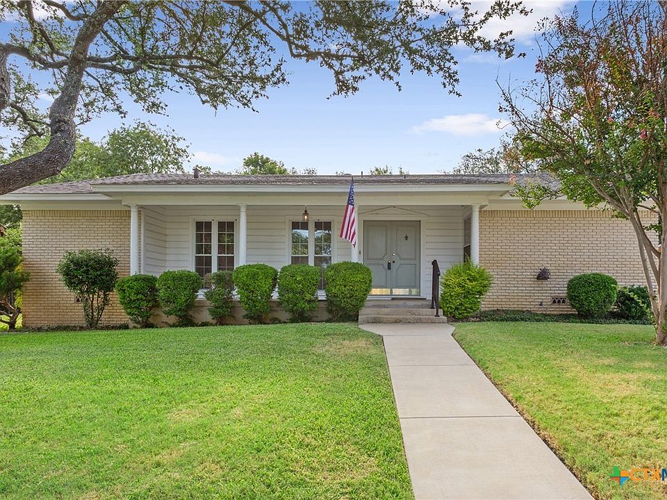 1st image of 207 Live Oak Dr