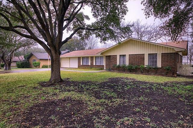 1st image of 2304 W Lake Dr
