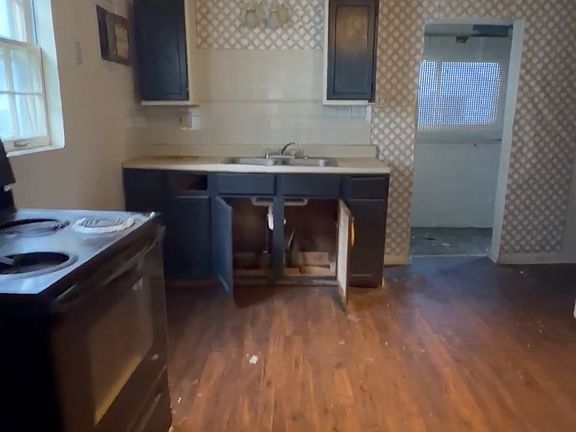 5th image of 215 S Harris Ave