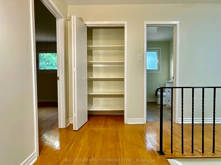 45 Emmeloord Cres — Photo 14
