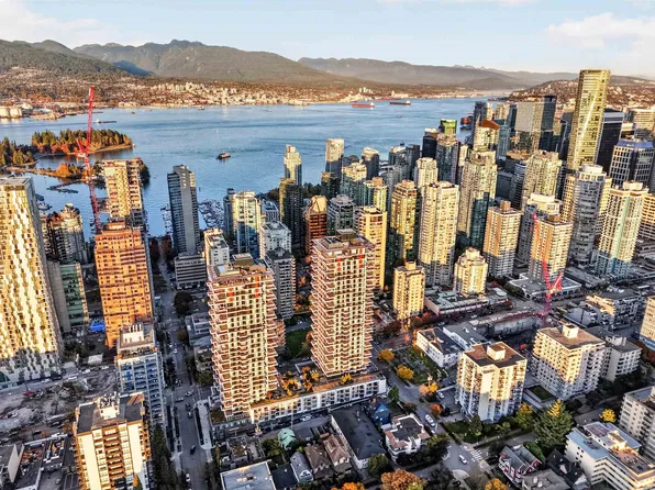 1408 Robson St #2601, Vancouver, BC V6G 1B9
