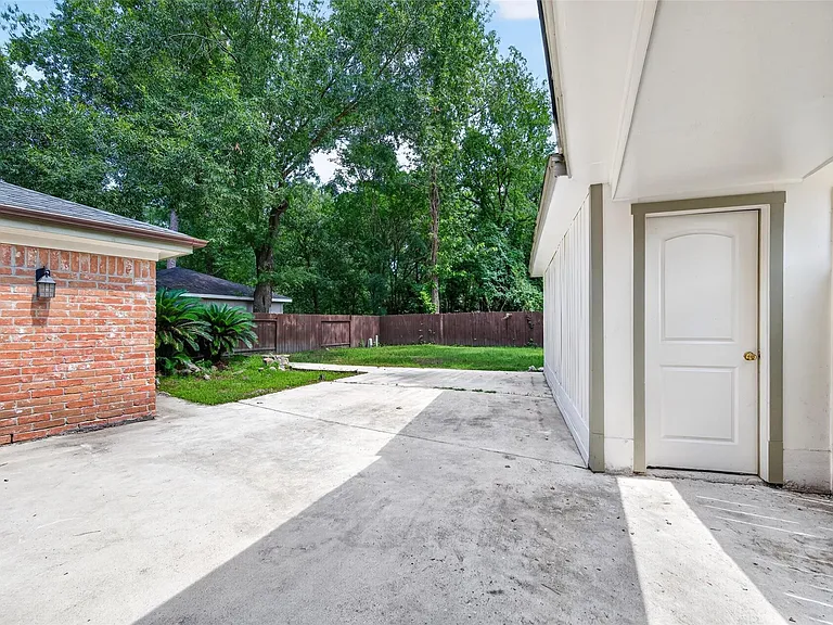 1834 Shadow Rock Dr — Photo 37