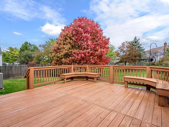 4th image of 5712 Brook Hollow Dr