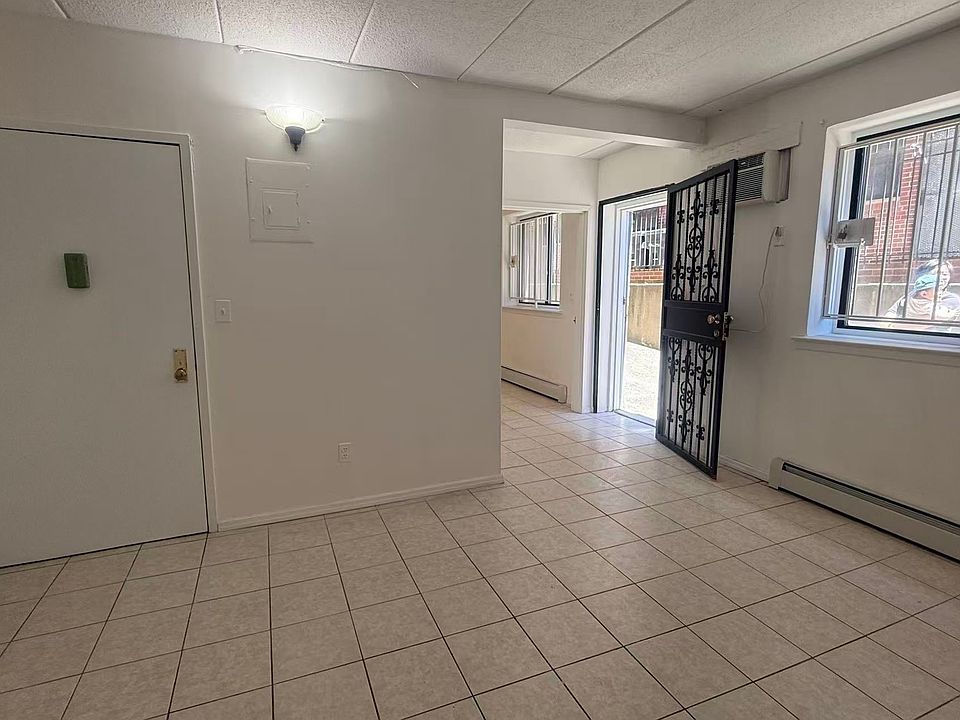 1st image of 14723 Roosevelt Ave #1