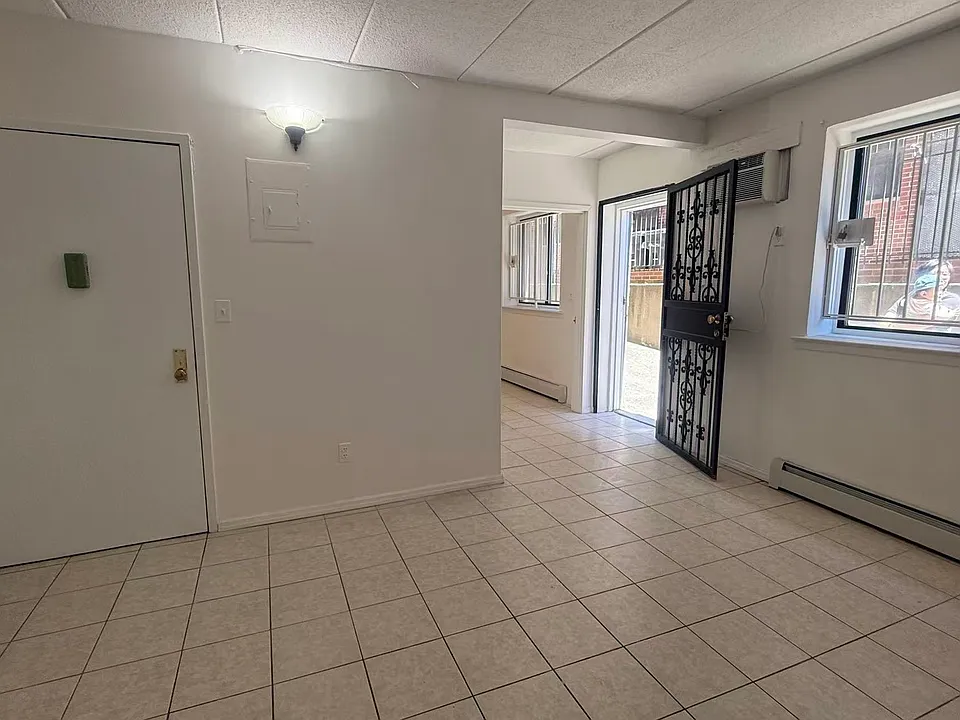 14723 Roosevelt Ave #1