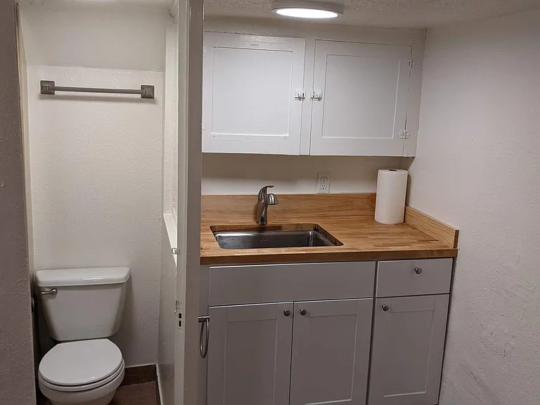 309 Edith Blvd NE #2 — Photo 12