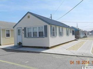 39 10th Ln, Seaside Park, NJ 08752
