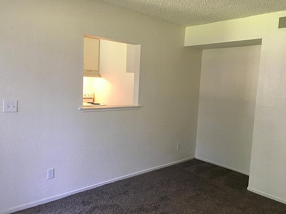 4th image of 1019 N Peach Ave #D141
