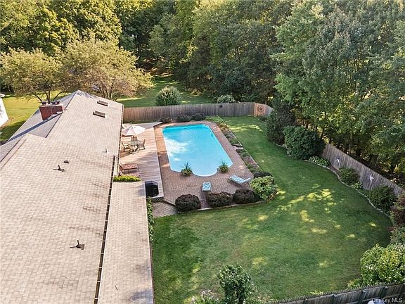 5th image of 25 Fowler Ln