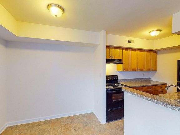 Eat-in Kitchen