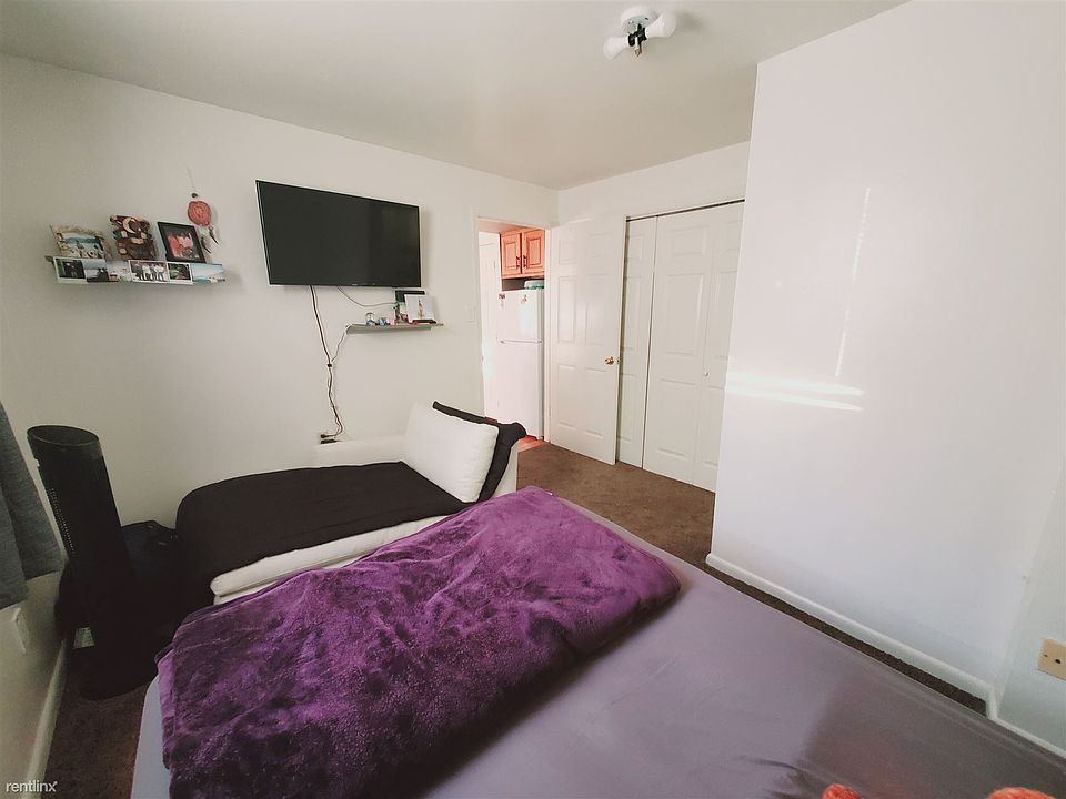 2nd image of 108 Cove Rd Unit 1