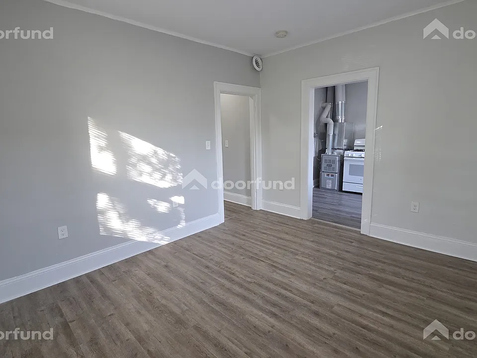 1006 Main St #6