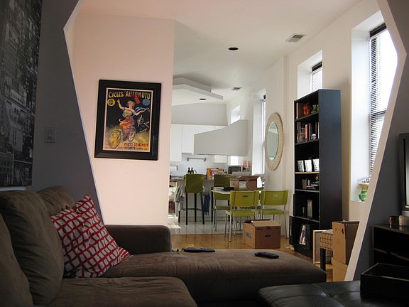 3rd image of 1457 N Leavitt St #3F