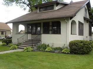 403 2nd St SW, State Center, IA 50247