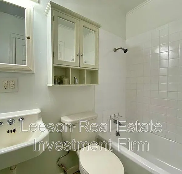 3429 Beverly Pl — Photo 8