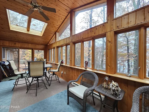 30 Rock Rd, Lakeville, PA 18438