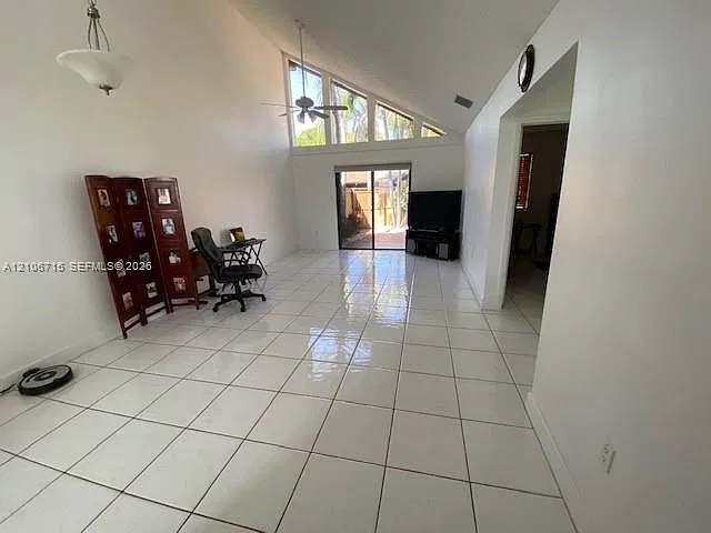 Briar Bay Townhouse Estat — Photo 4