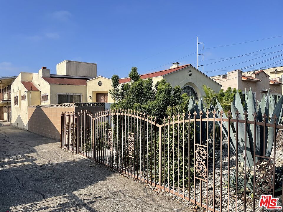 1st image of 214 W Hillcrest Blvd