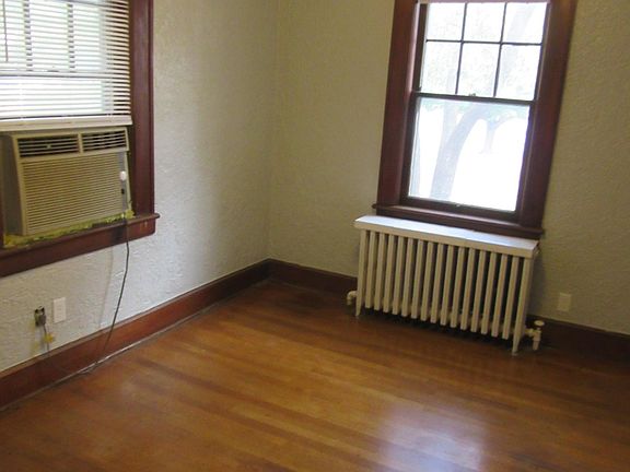 4th image of 3634 Round Hill Ave NW