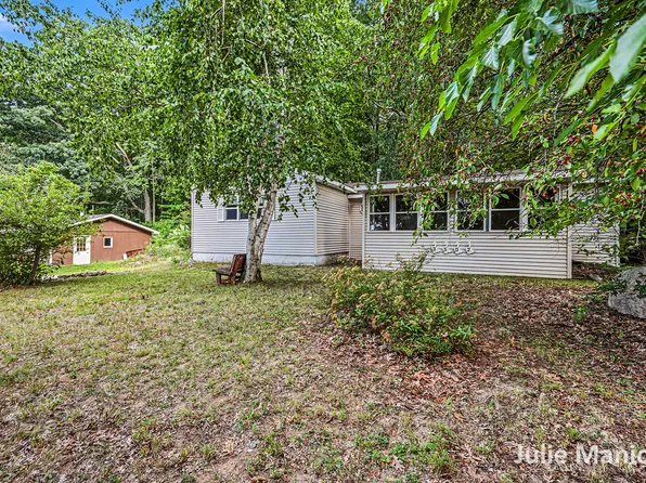 3502 Holiday Dr, Greenville, MI 48838
