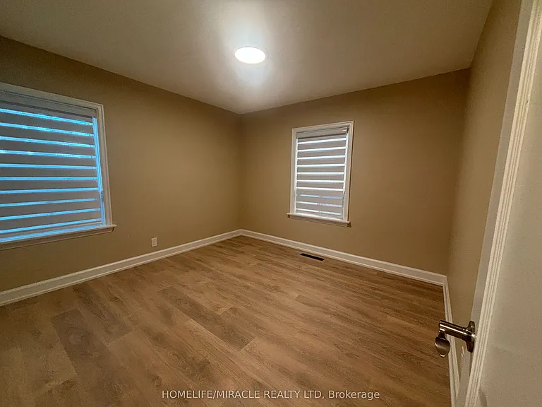54 Hawman Ave #UPPER FLOOR — Photo 10