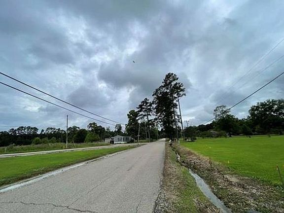 Exterior Neighborhood (street photo)
