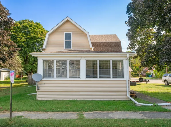 215 S East St, Earlville, IL 60518