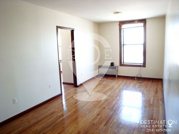 18.5x9.5 Living Room