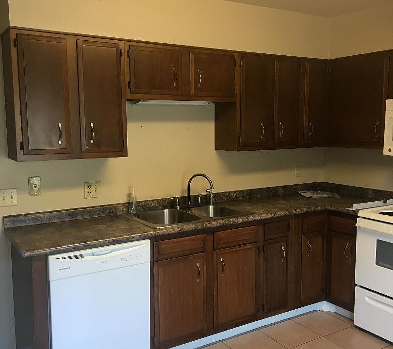 2nd image of 979 Sunmeadow Dr