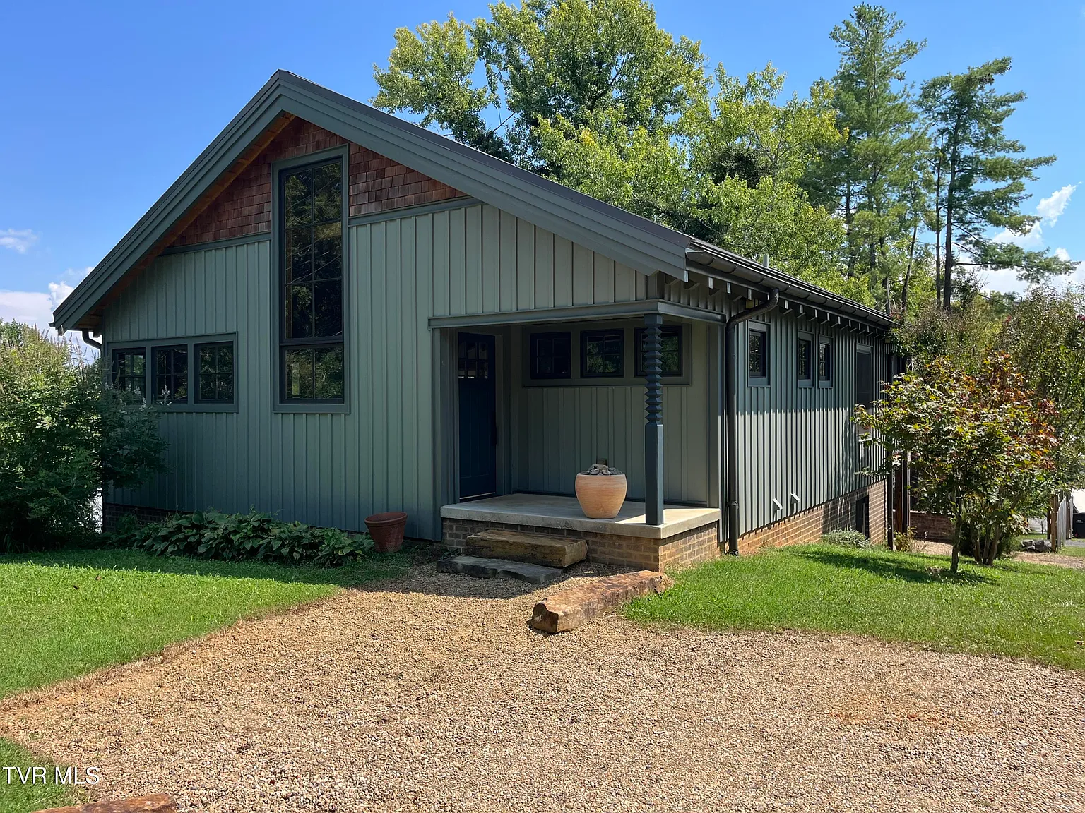 2 bed, 1107 sqft, $2,400 — Photo 1