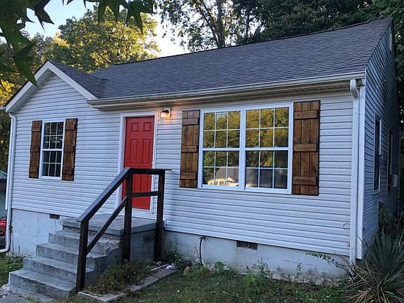 2nd image of 967 Oakdale Dr