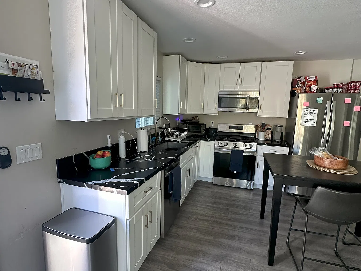 4 bed, 1200 sqft, $6,400 — Photo 2