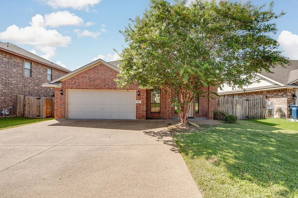 4 bed, 2567 sqft, $2,550 — Photo 1