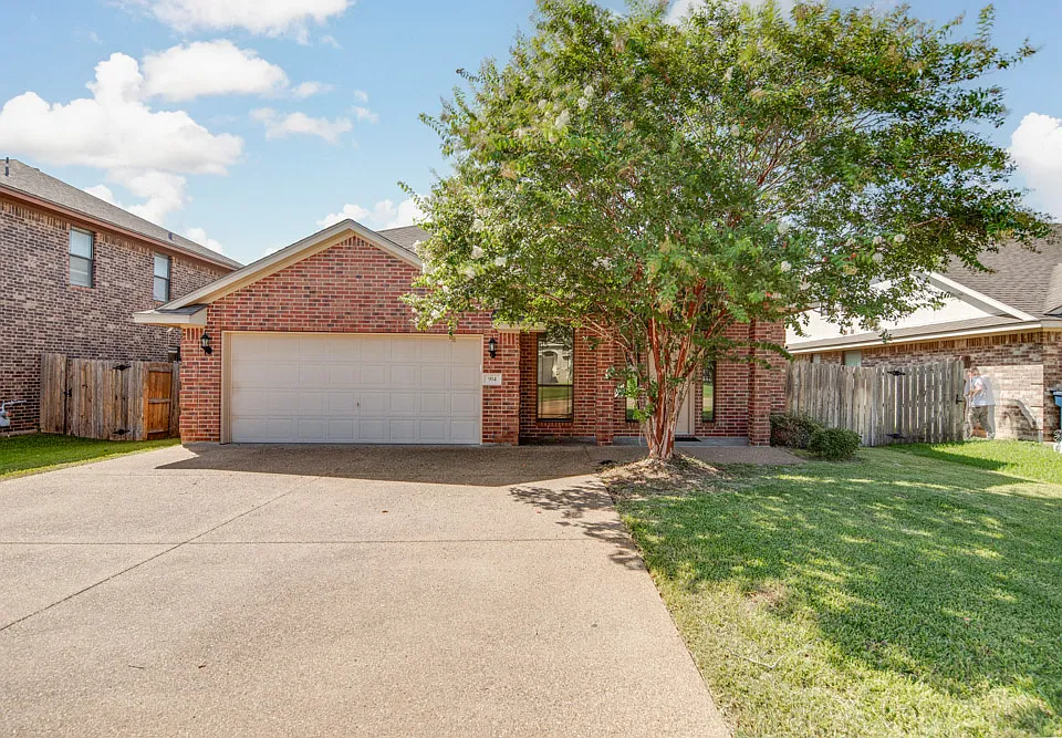 914 Dove Landing Ave