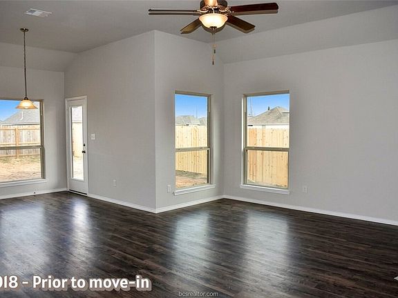 5th image of 802 Mockingbird St