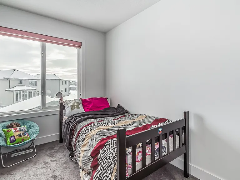 173 Cavanagh Cmn SW — Photo 16