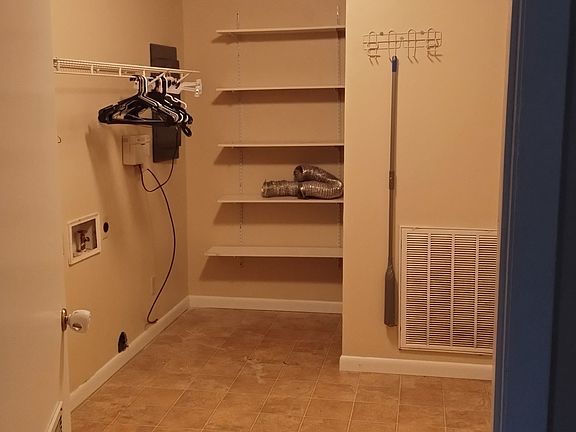 4th image of 60 Oxford Dr