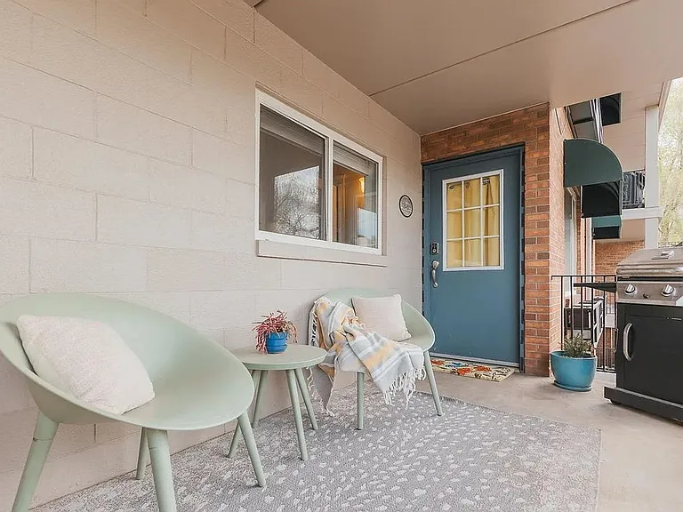 233 N Meldrum St #B6 — Photo 2