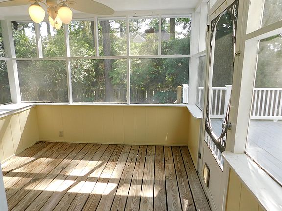 5th image of 102 Lynn Pl