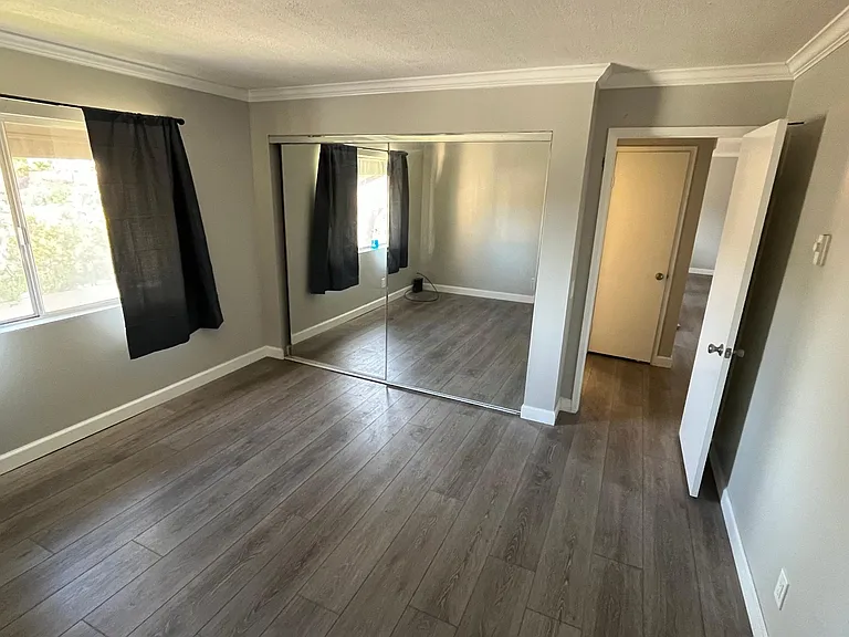 2530 Clairemont Dr #302 — Photo 5