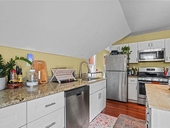 5th image of 144 Wentworth Ave #3