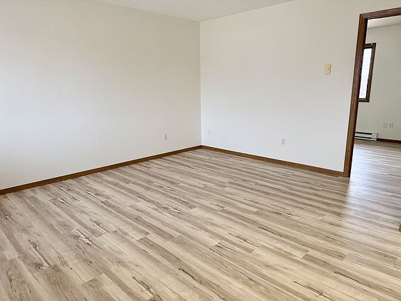 5th image of 2222 12th Ave S #103