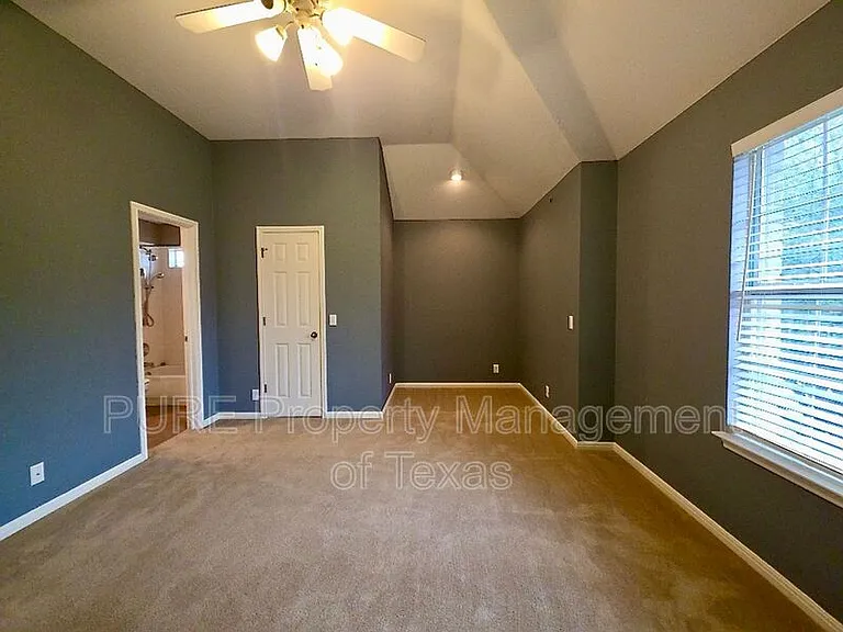 1103 Seton Hall Ln — Photo 25
