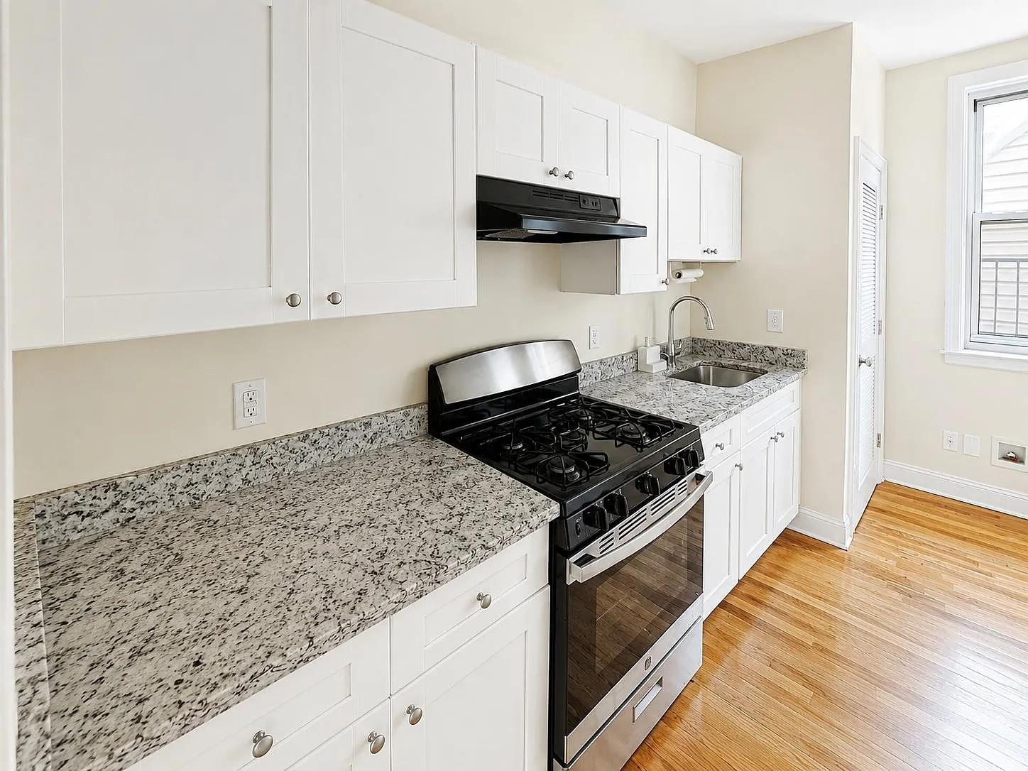 Elsie Gables Apartments — Photo 4
