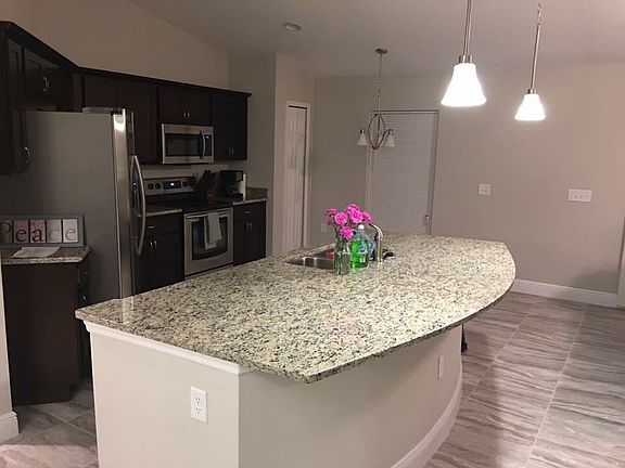 3rd image of 10 Willow Ln