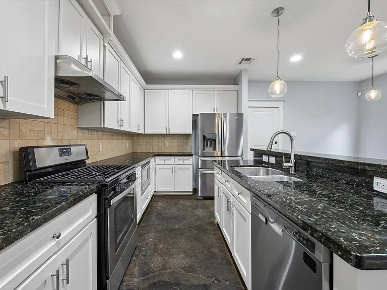 1418 Asbury St — Photo 5