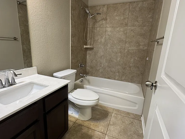 5611 Markham Dr — Photo 17