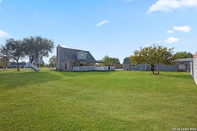 4 bed, 2.0 bath, 1740 sqft, $2,400 — Photo 3