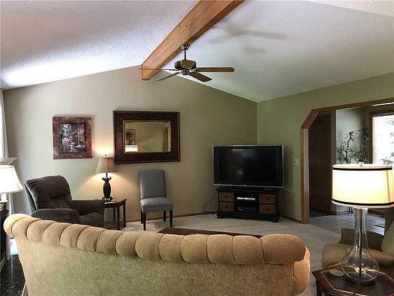 4th image of 7 Angus Ln
